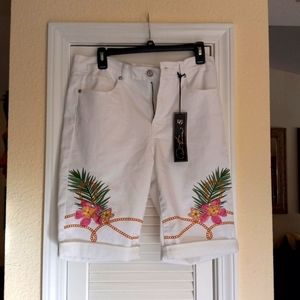 🤍🌺DG2 Diane Gilman White Cotton Stretch Shorts With Floral Embroidery. Sz 12